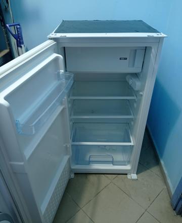 Вертикален хладилник NLS с вътр. камера за вграждане