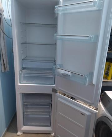 Вертикален комбиниран  хладилник EXQUISIT