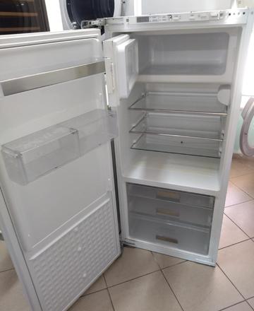 Вертикален хладилник SIEMENS за вграждане