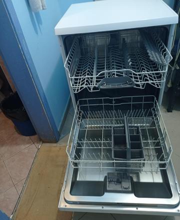 Свободностояща съдомиялна SIEMENS