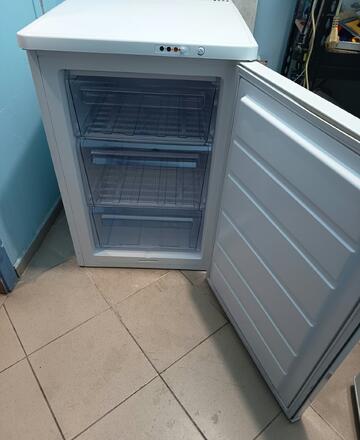 Вертикален фризер  ZANUSSI