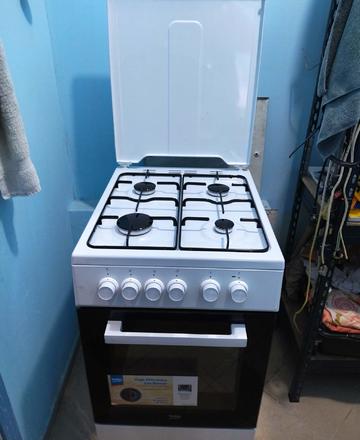 Комб.готварска печка BEKO-котлоните на газ,фурната на ток